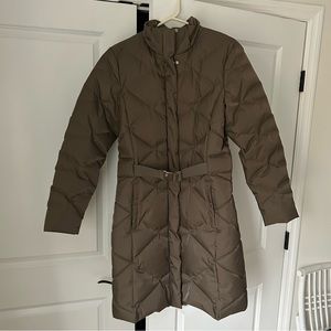 Womens’ belted North Face park in neutral olive/khaki color, size L